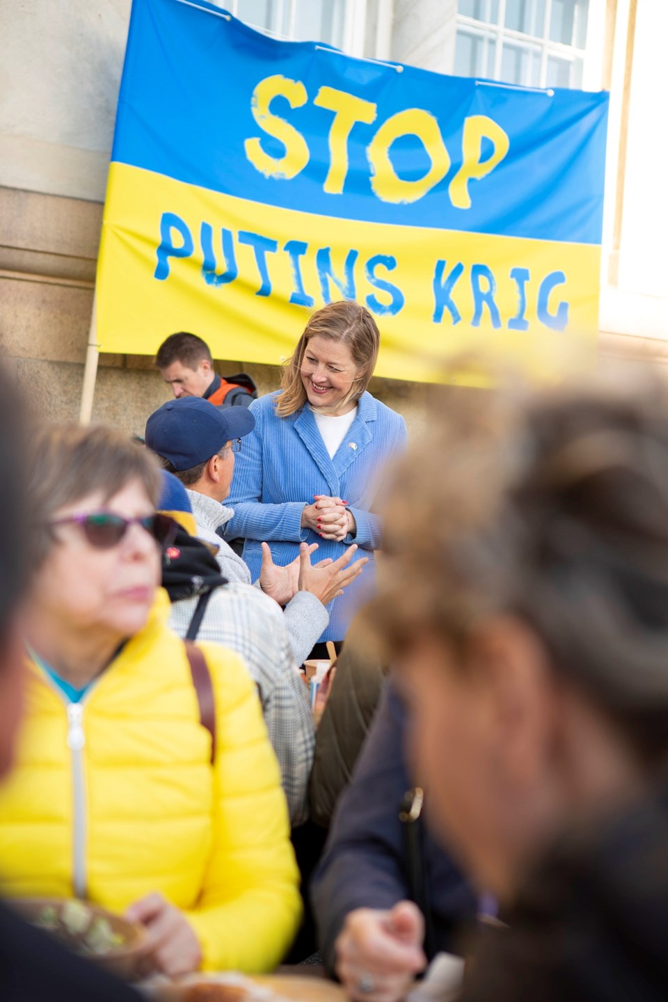 Sofie Carsten Nielsen ved langbordsmiddagen foran den russiske ambassade i København