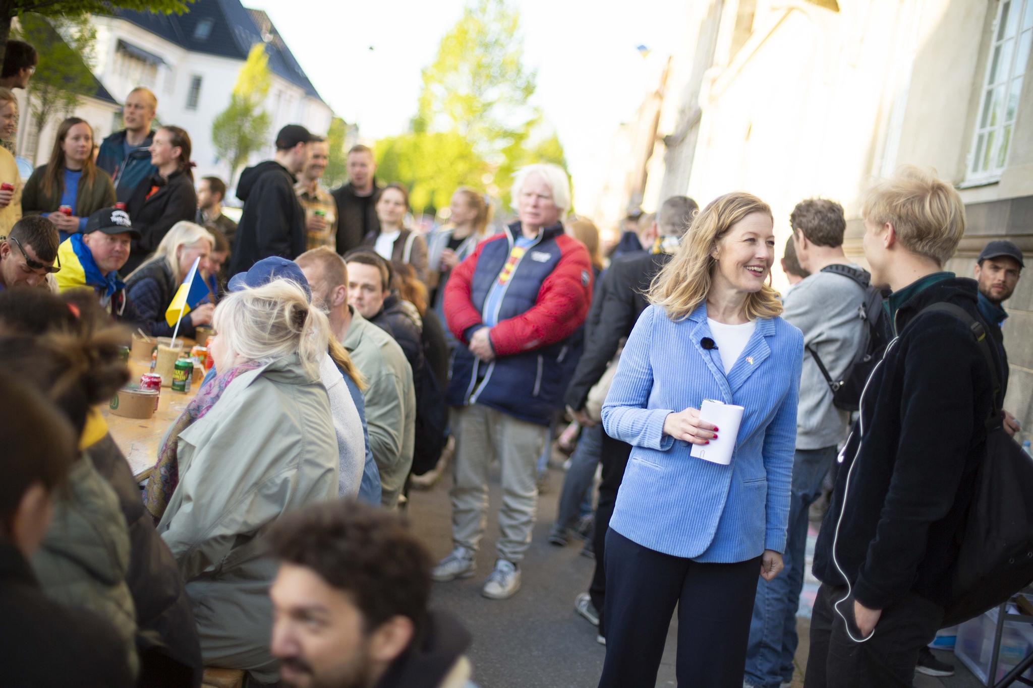 Sofie Carsten Nielsen holder tale ved langbordsmiddag foran den russiske ambassade i København