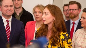 Samira Nawa ved pressemødet om finansloven 2023