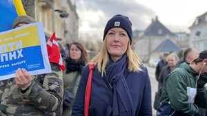 Sofie Carsten Nielsen ved demonstration for Ukraine den 23. februar 2022